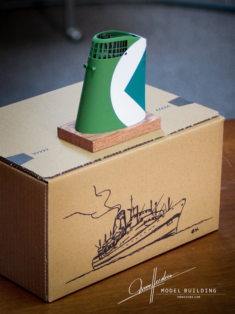 Green version of the EMPRESS of CANADA funnel in scale 1:200
