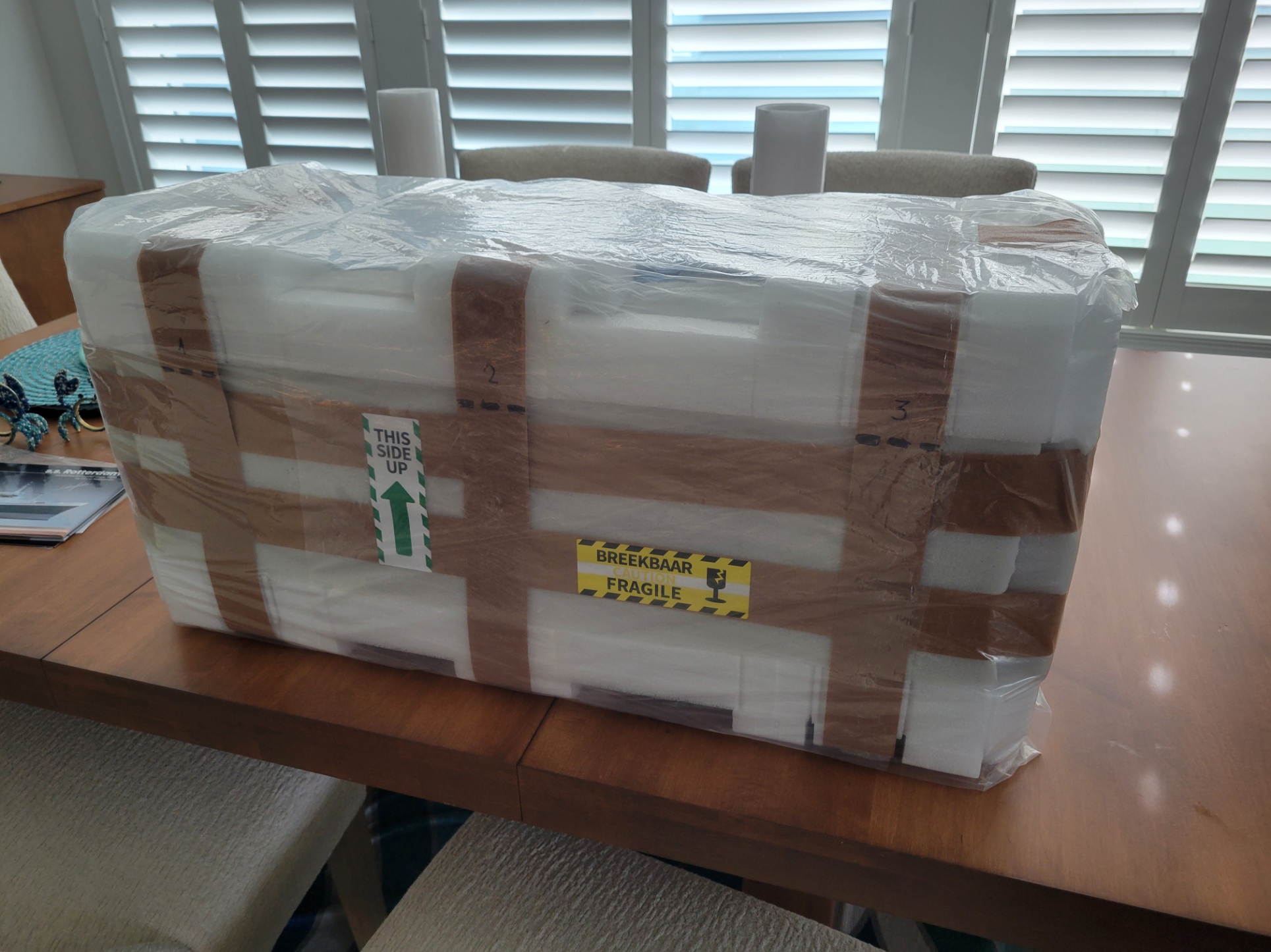 Packaging for Onno Heesbeen’s SS Rotterdam V scale model, including a 12-page unpacking instruction booklet